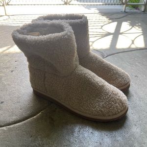 Womens old navy boots size 6
